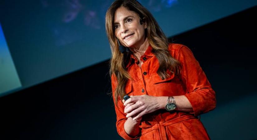 „Az árvák szó szerint bele tudnak halni a szívfájdalomba” – Nemcsak elefántokon, hanem embereken is segít a fotós