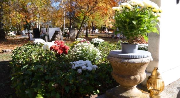 Idén is meghitten emlékezhetünk elhunyt szeretteinkre a temetőben