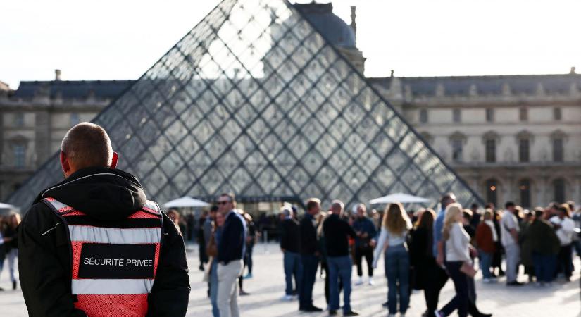 Újabb öt gyanúsítottat vettek őrizetbe a Louvre kirablása miatt