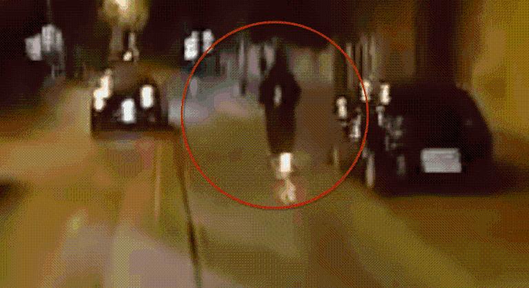 Villamossínen közlekedett egy rolleres, hatalmas esés lett a vége