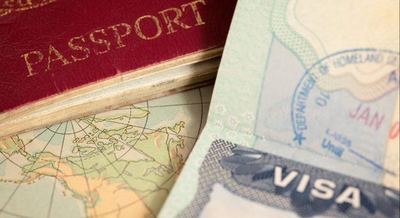 Kitiltottak egy Nobel-díjas írót az Egyesült Államokból