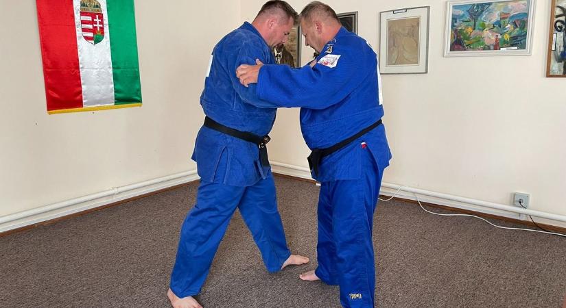 A fények városában lép tatamira Haja János