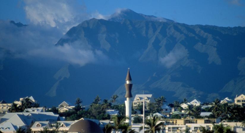 Debrecenben elevenedik meg az Indiai-óceán különleges világítótorony-szigete