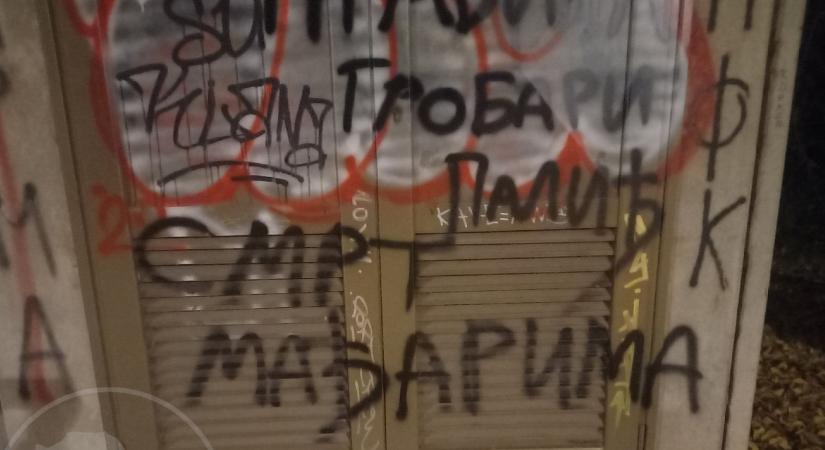 „Halál a magyarokra” – üzenték a palicsi Sírásók