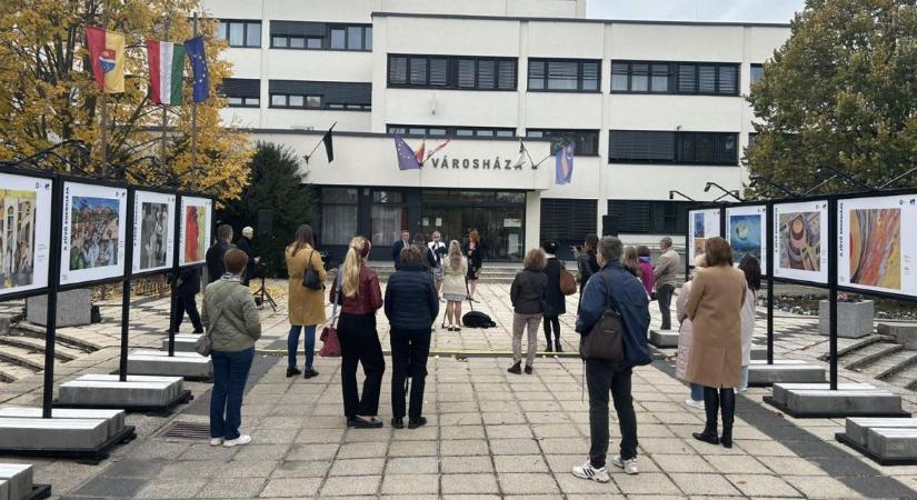 A Jövő energiája címmel szabadtéri kiállítás nyílt Pakson