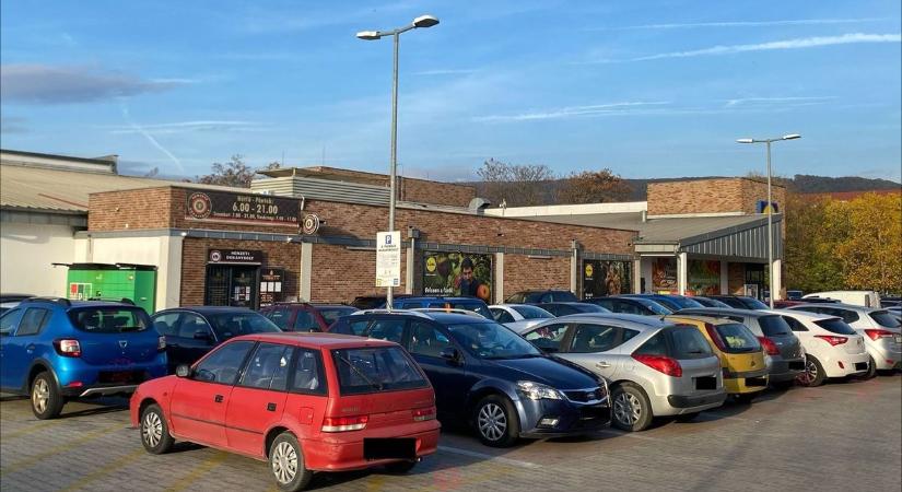 Jön az ünnepi boltzár, csak ezek az üzetek lehetnek nyitva mindenszentekkor