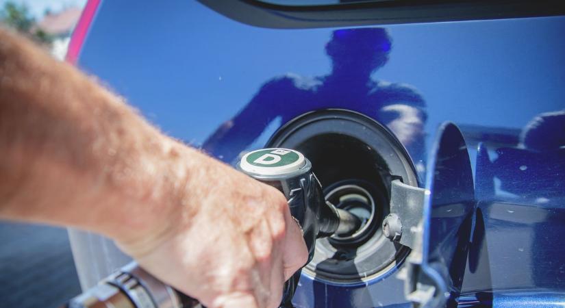 Holnaptól új árak a kutakon – az autósok nem fognak örülni!