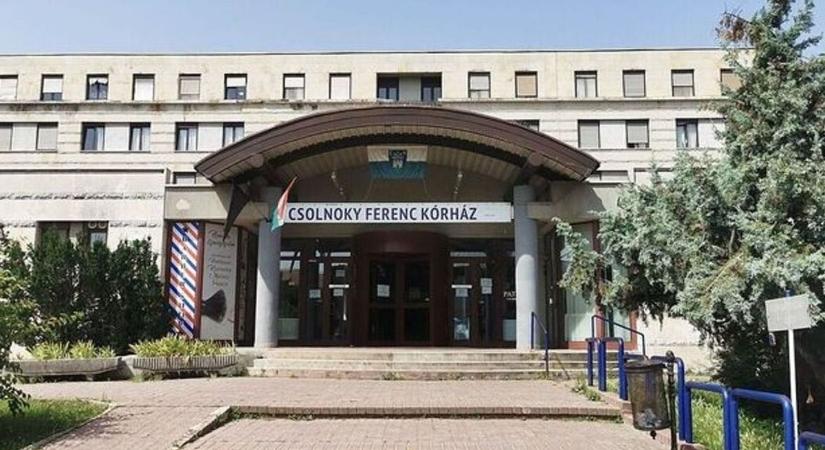 Nagy a káosz most a veszprémi kórházban, sokat várhatnak a betegek