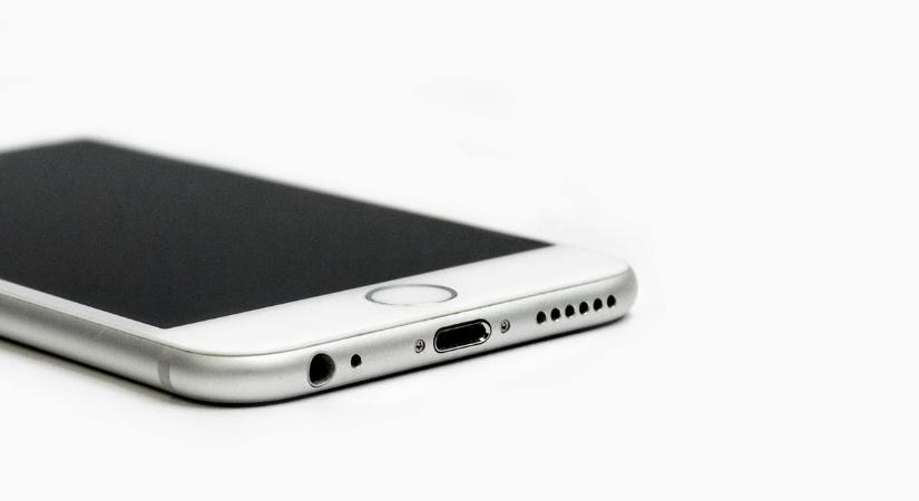 Tragédiák és perek után lépett a Character.ai: vége a chatbot-beszélgetéseknek