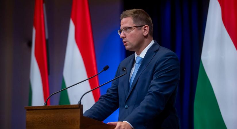 15 százalékos béremelés jön a szociális ágazatban – jelentette be Gulyás Gergely a Kormányinfón