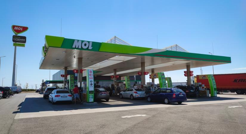 Belenyúlna a kormány az üzemanyagárakba