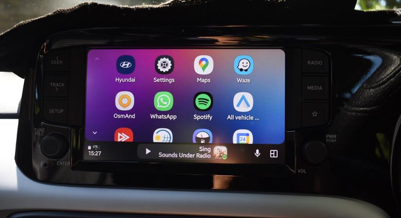 Új widgetek bevezetésére készül a Google az Android Autónál