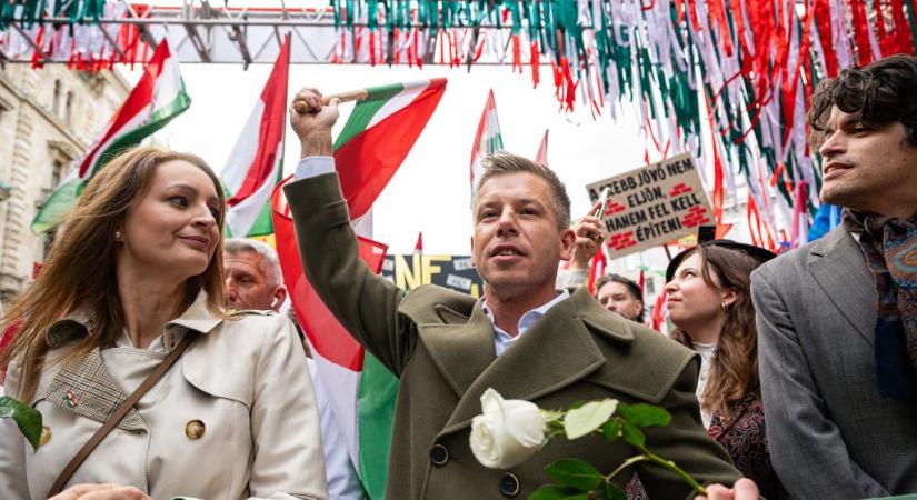 Republikon: a biztos szavazóknál 10, a teljes népességben 6 százalépont a Tisza előnye a Fidesz előtt