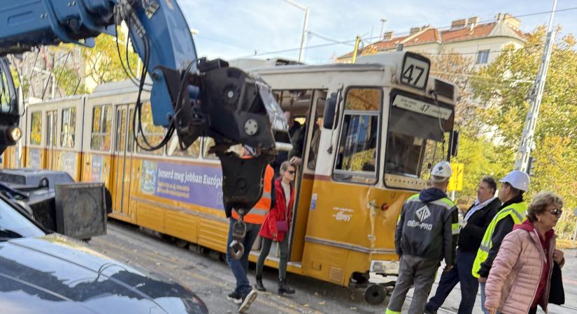 Markolóval ütközött a 47-es villamos