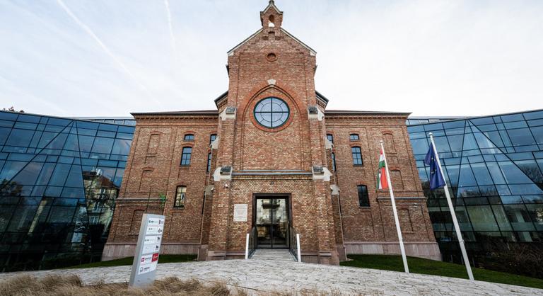 Több mint félmilliárdos bírságot szabtak ki a hasznaltauto.hu üzemeltetőjére