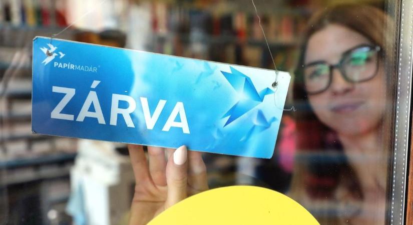 Így alakul a nyitvatartás, orvosi ügyelet és tömegközlekedés november 1-jén