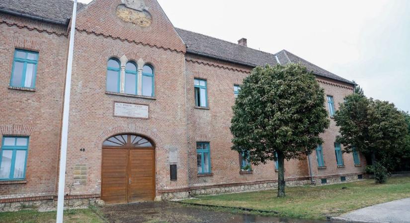 Visszavenné az Apáczai alapítványtól Szombathely városa a laktanyaépületet