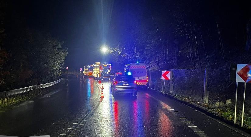 Kamionsofőr okozott balesetet, majd egyszerűen elhajtott a helyszínről