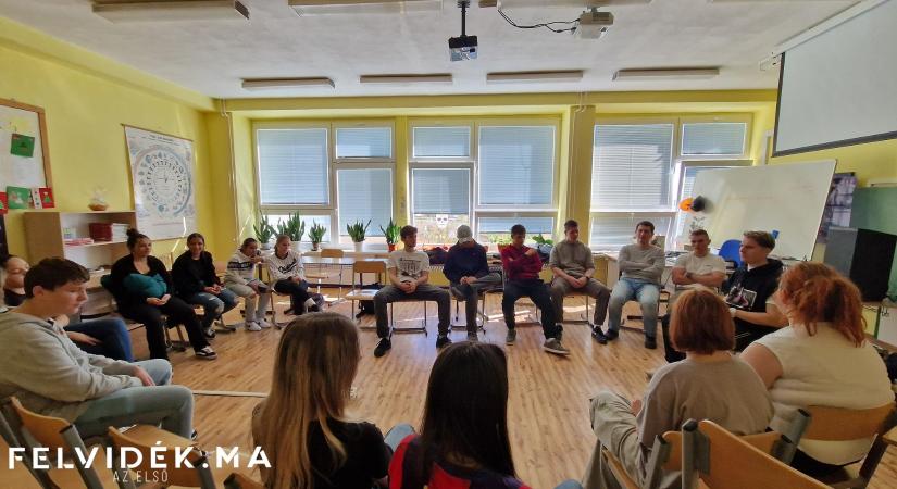 A diákokat nem csupán nézőként, hanem aktív résztvevőként kapcsolják be a kulturális folyamatokba