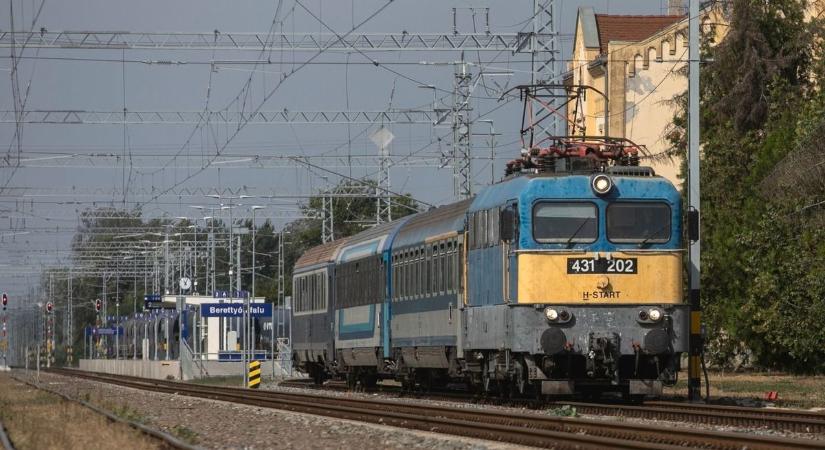 Soha nem látott vasúti fejlesztések jönnek Hajdú-Biharba: villamosított pályák, megújuló állomások, itt a teljes lista!