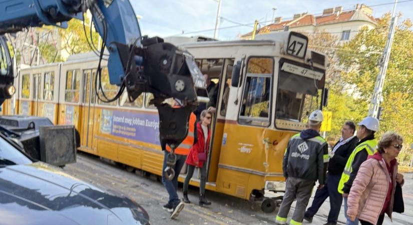 Markológéppel karambolozott a 47-es villamos Újbudán