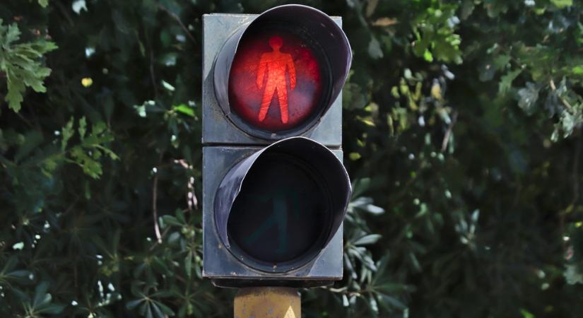 Elfogadta a parlament a „gyaloglási sebesség” törvényt