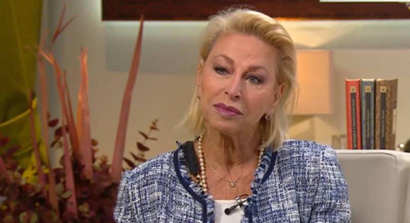 Ungár Anikó ritkán látott férje igazi sármőr: Tibor 21 éve a tenyerén hordja