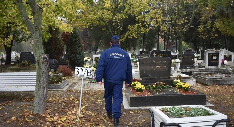 A győri rendőrök is készülnek az ünnepre – tanácsok az emlékezés napjaira