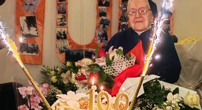 Emlékoklevéllel köszöntötték a százéves Lucianna nővért