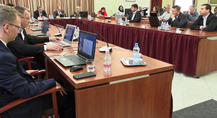 Élő közvetítés a közmeghallgatásról és a közgyűlésről