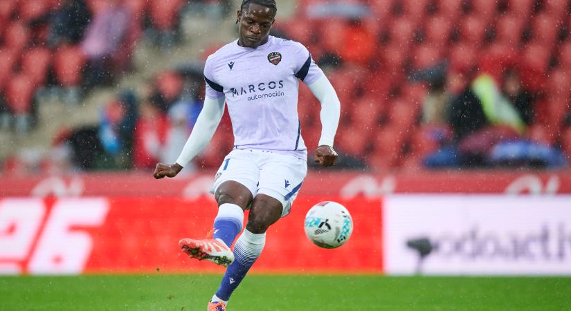 A Barcelona és több PL-csapat is felfigyelt a Levante kameruni támadójára