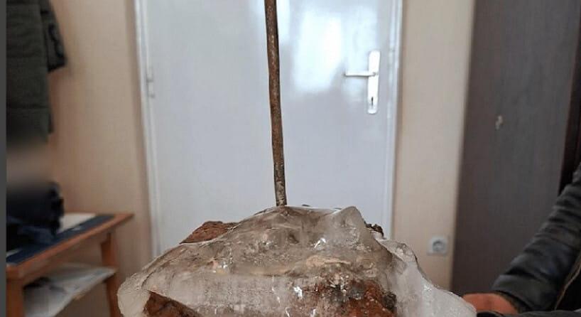 Megtalpalt óriás szögekkel borította el az úttestet egy férfi Eger közelében – képpel