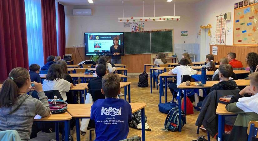 A megelőzésről és a segítségkérésről tanultak a diákok Szolnokon