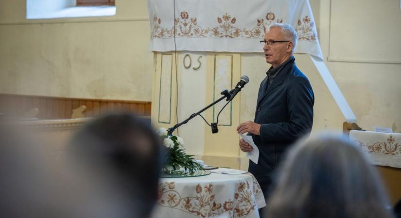 Új katolikus óvodát adott át Soltész Miklós Arlón