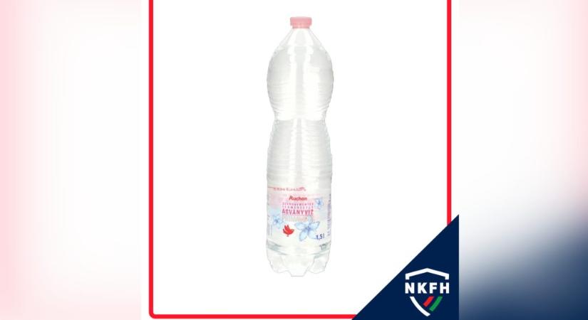 Visszahívtak a boltokból egy szénsavmentes ásványvizet