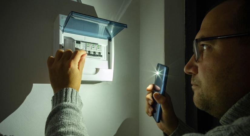 Áramszünetek gyötrik Sándorfalvát, a lakók már nem érzik biztonságban magukat