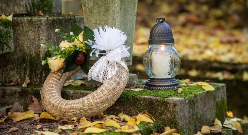 Tűzmegelőzés mindenszentekkor: a kis mécses is okozhat nagy bajt a temetőkben
