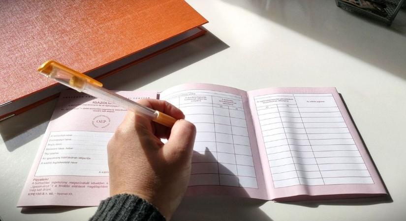 Neked hány van otthon? Megszűnik a TB-kiskönyv, szuper megoldás jön helyette