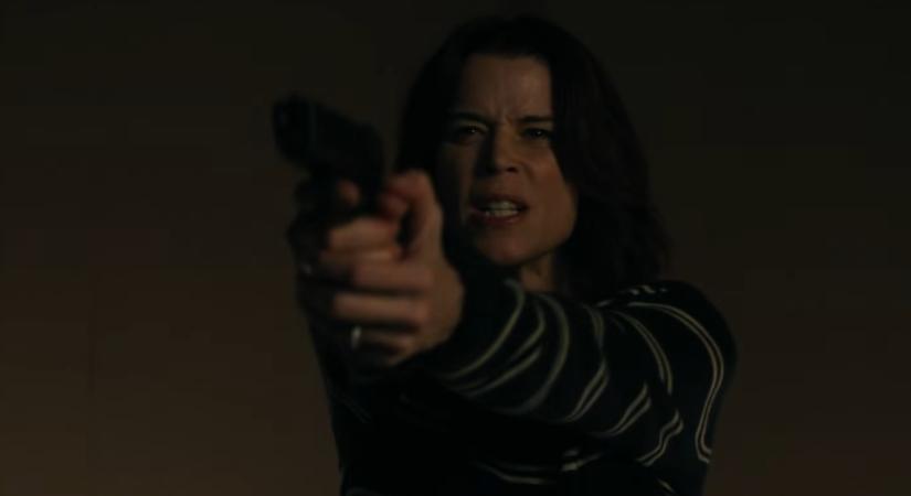 Neve Campbell kőkemény anyatigrisként védelmezi lányát az új Sikolyban