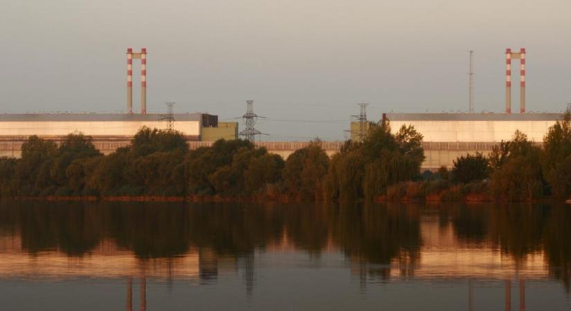 Kiesett egy turbinagenerátor a paksi atomerőműben