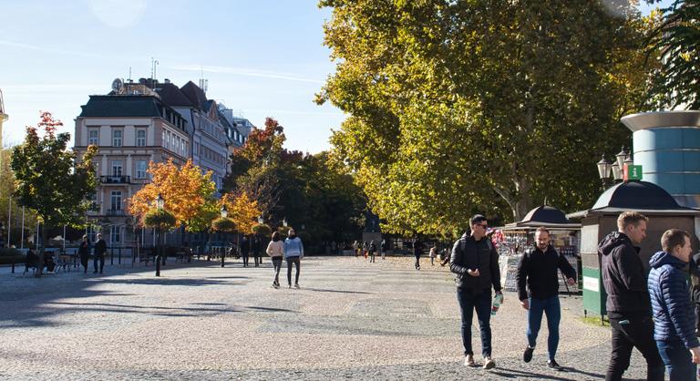 Elképesztő törvényt hoztak Szlovákiában: sebességkorlátozást vezettek be a gyalogosoknak