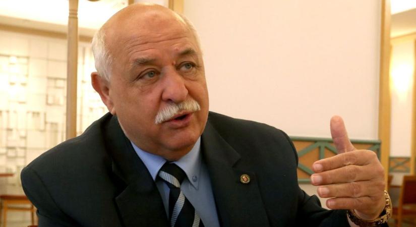 Csötönyi Sándor majdnem árokba hajtott, amikor meghallotta a kenyai légikatasztrófa hírét