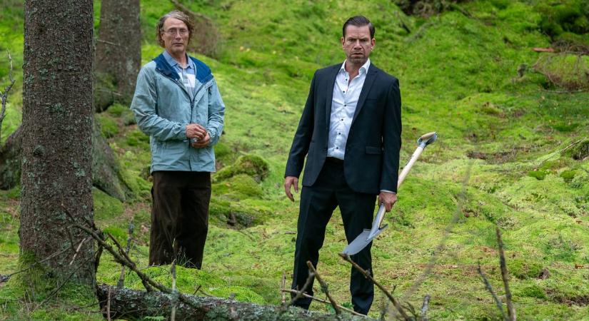 A megzakkant Mads Mikkelsennel alakul újra a Beatles – kritika Az utolsó vikingről