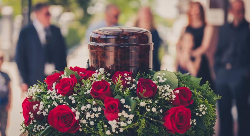 Méltó búcsú a pénztárca szorításában: ennyibe kerül ma egy temetés Kecskeméten