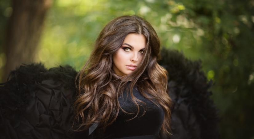 Napi horoszkóp péntekre: reggel szuper ötletek, este mély érzések jönnek