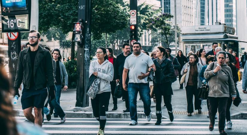 Egészen elképesztő sebességkorlát jön: nem hiszed el, milyen szabályt hoztak Pozsonyban
