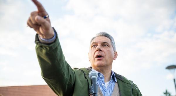 „Átbasztak minket” – vallotta be Lázár János, aki szerint túl naivak voltak az M30-as ügyében