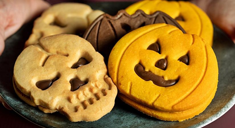 Rém egyszerű halloweeni süti: így készülnek a csokis tökfejek és koponyák, amik pillanatok alatt elfogynak
