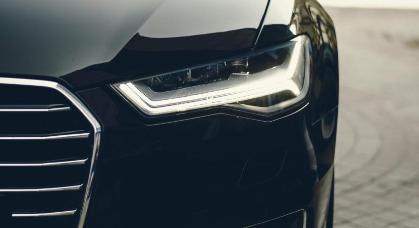 Januártól változnak a szabályok: ezeket kell magunknál tartani az autóban, ha külföldön autózunk