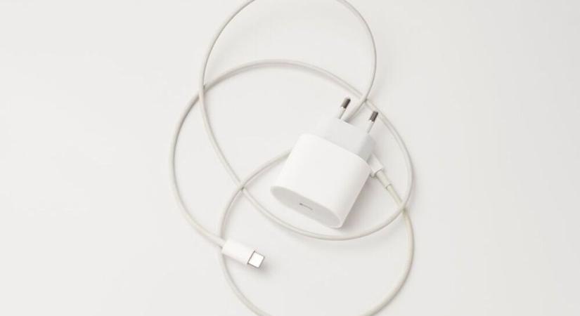 Telefonja töltőkábele miatt szenvedett súlyos égési sérüléseket egy 9 éves kisfiú